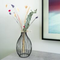 Modern zwarte vaas van staal