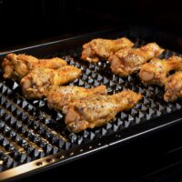 Zwarte bakmat voor grillen van kip