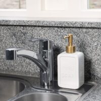 Wit met gouden dispenser voor zeep