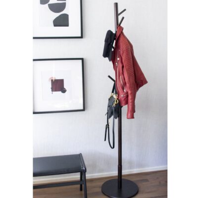 houten bruine kapstok met ronde voet en 8 ophanghaken