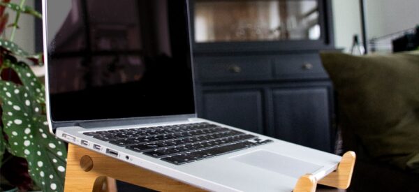sfeerfoto van laptopstandaard