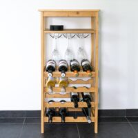 Staande wijnrek in de kamer